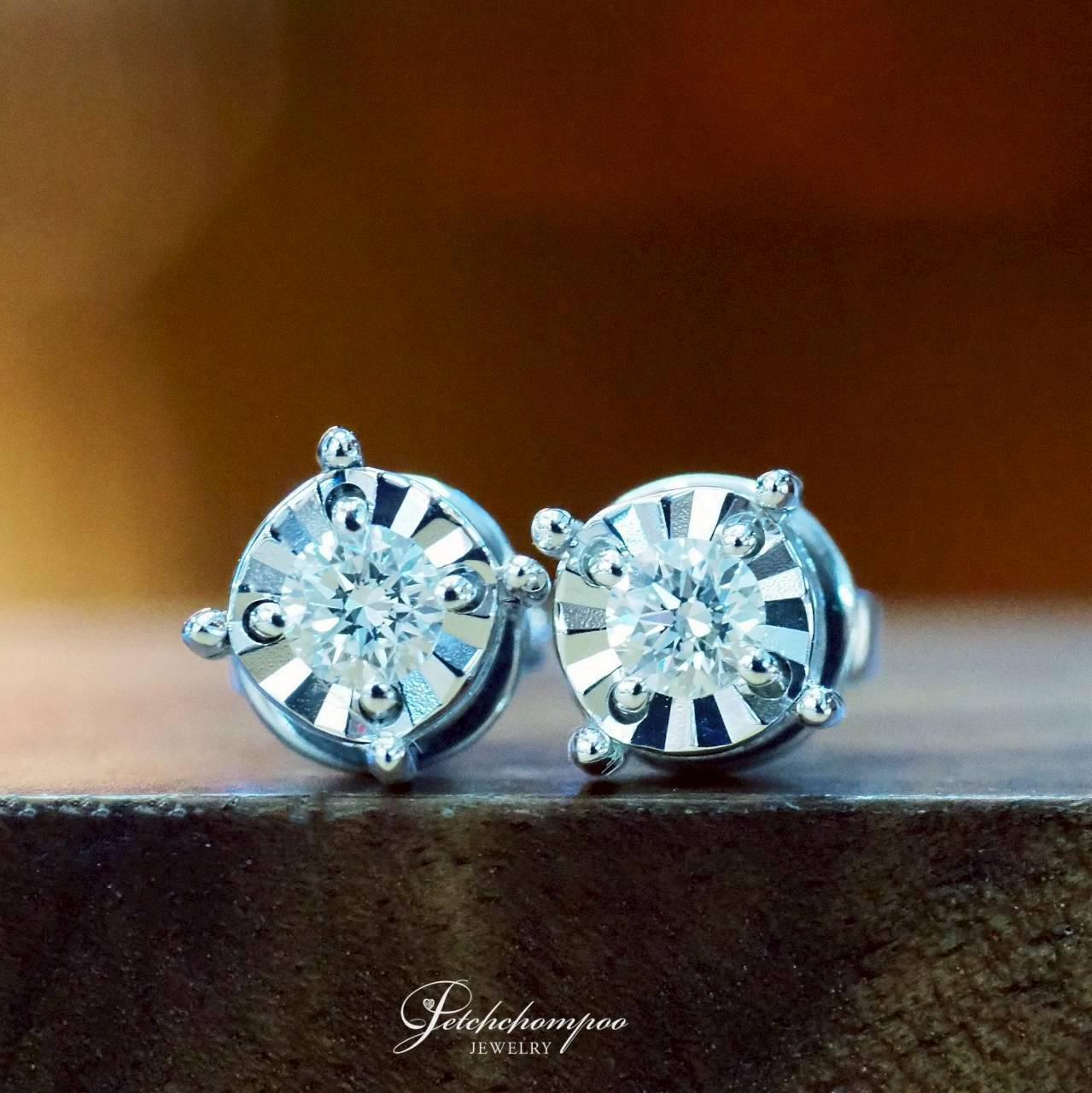 [30599] ต่างหูเพชร Radiant Beam Mini 0.19 กะรัต สะท้อนแสงดีไซน์รังสี  25,000 