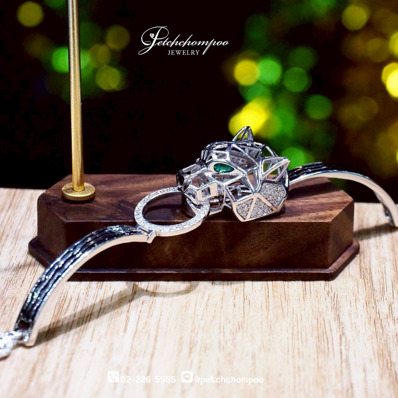 [30111] Emerald Panther Power™ — Geometric Panther Diamond Bracelet with Emerald Eyes  159,000 