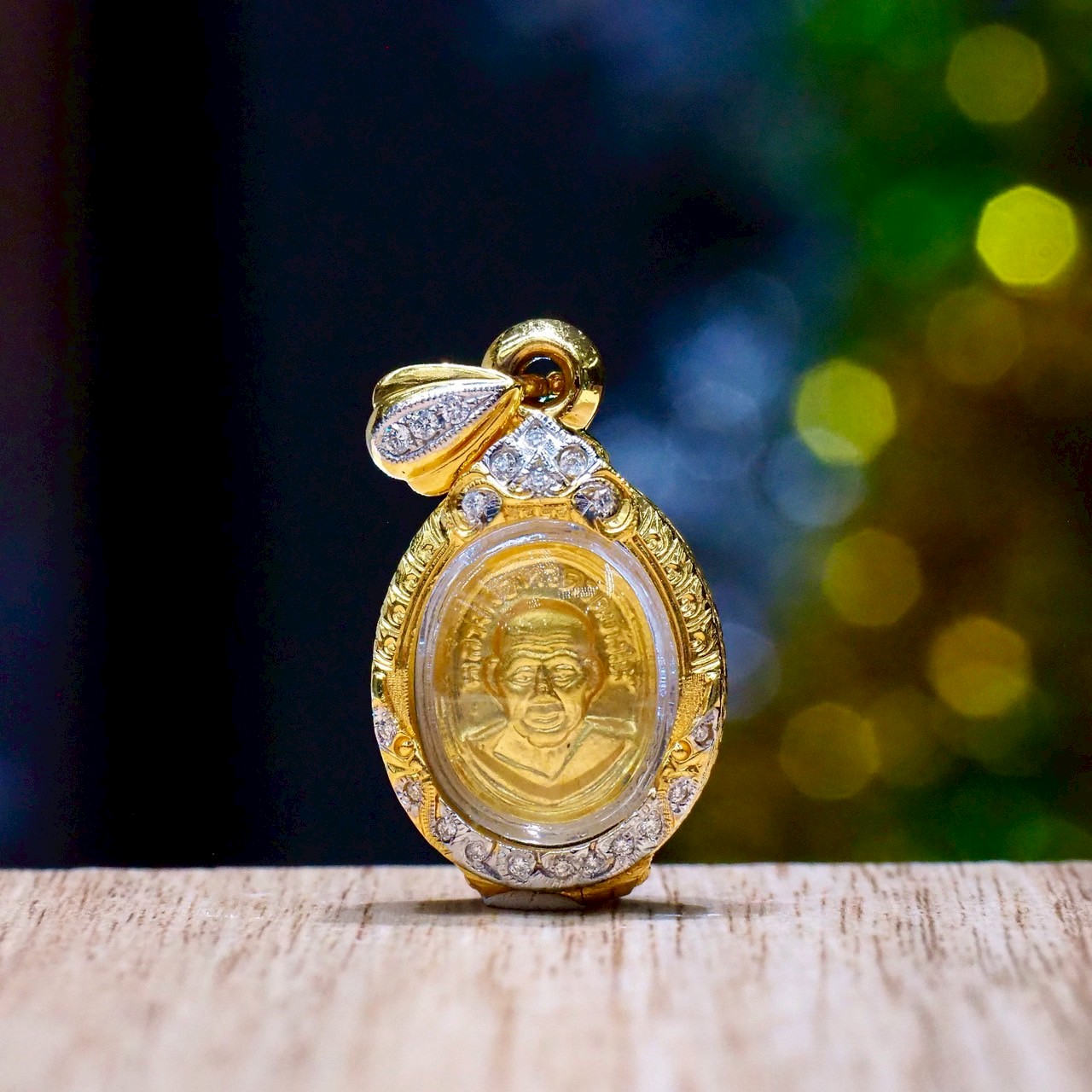 [30063] Golden face Buddha amulet, melon seed shape, Luang Pho Thuad, Wat Chang Hai, gold frame with diamonds  49,000 