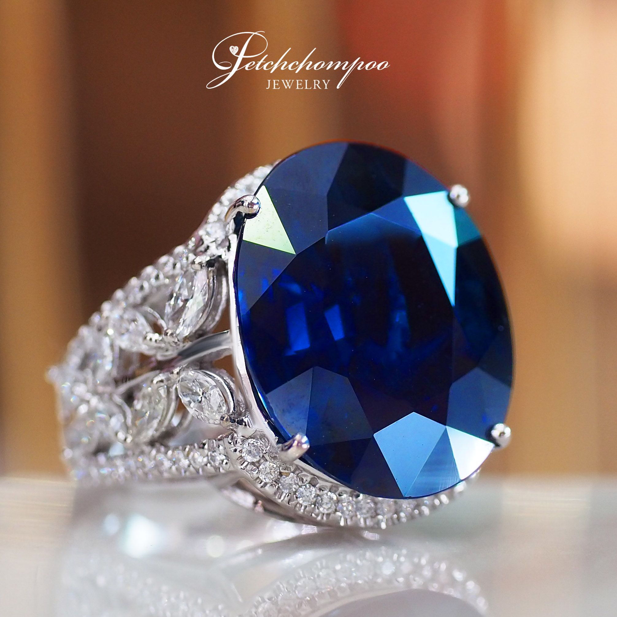 [26870] 22.59 Carats Blue sapphire with diamond ring  1,290,000 