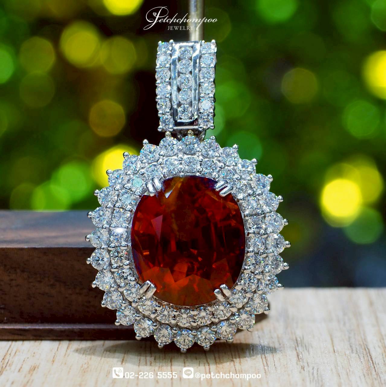[30380] จี้บุษราคัม Solar Majesty™ 57.97 กะรัต ล้อมเพชร (เซอร์ AIGS)  990,000 