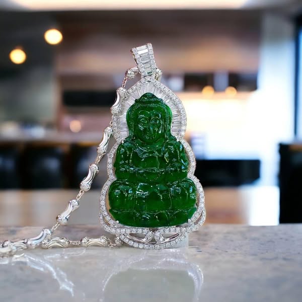[019773] Imperial Jade Pendents Discount 490,000
