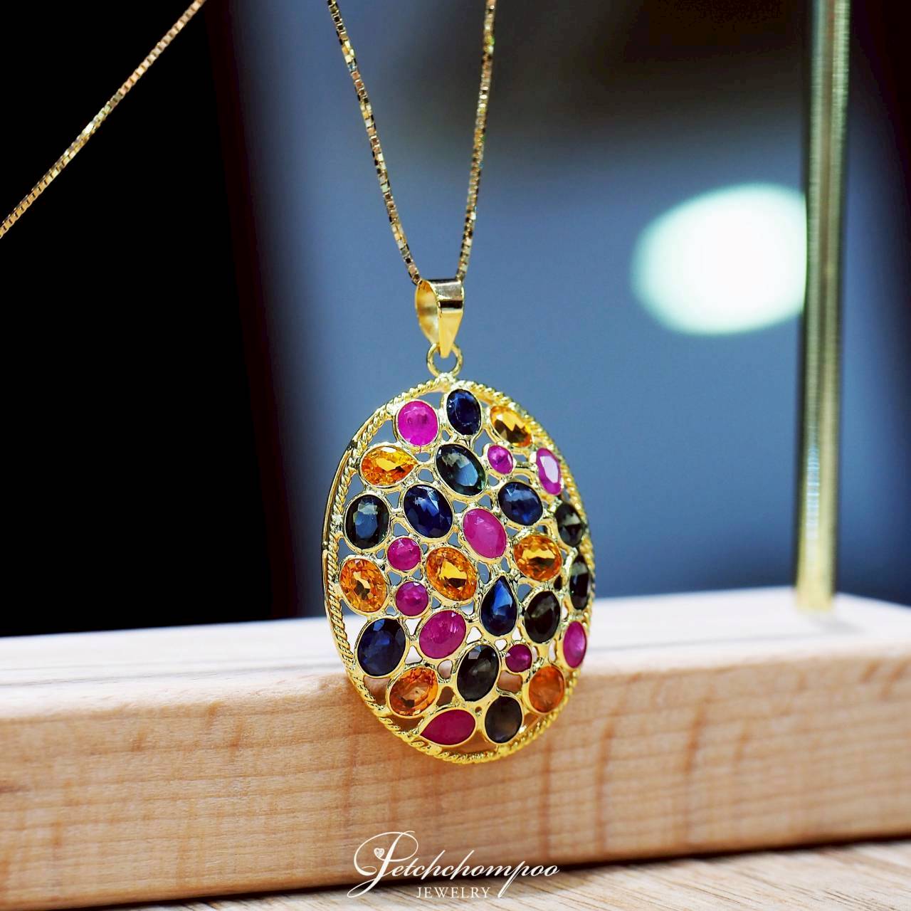 [30924] Mosaic Royale multicolored pendant necklace.  39,000 