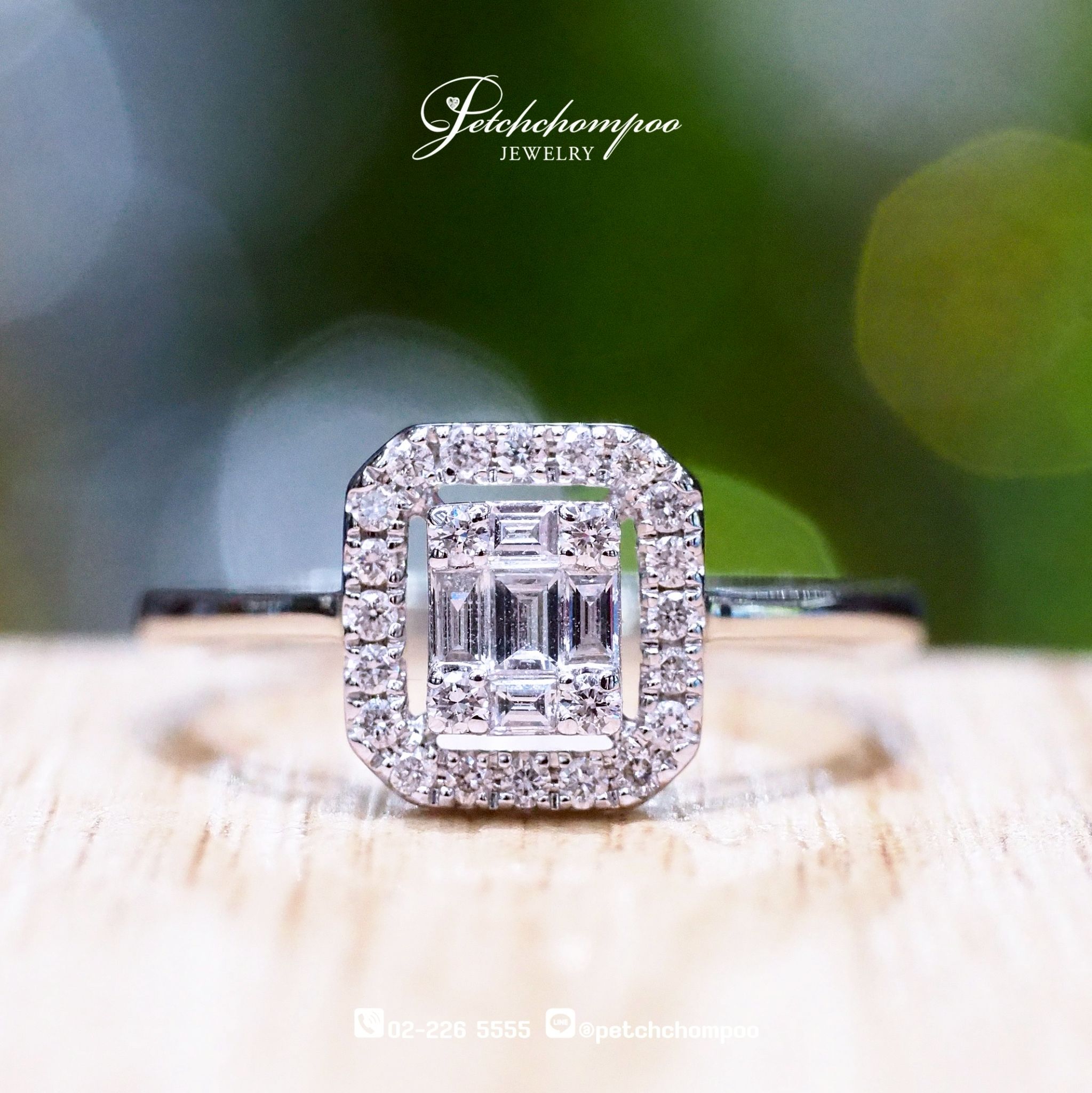 [27755] Emerald cut diamond ring Discount 29,000