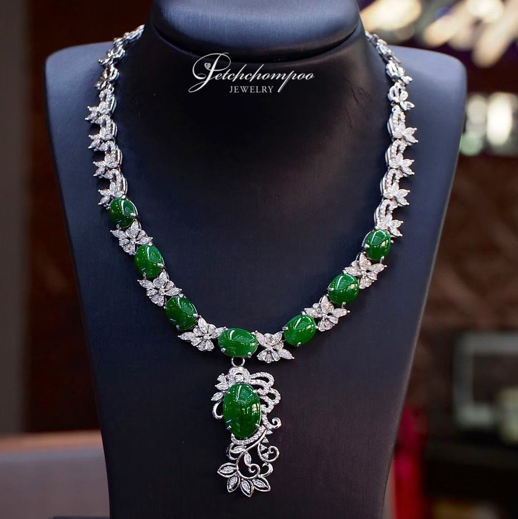 [25432] สร้อยคอหยก TYPE A เม็ดใหญ่ 10.21 กะรัตเซอร์ AIGS ล้อมเพชร  890,000 