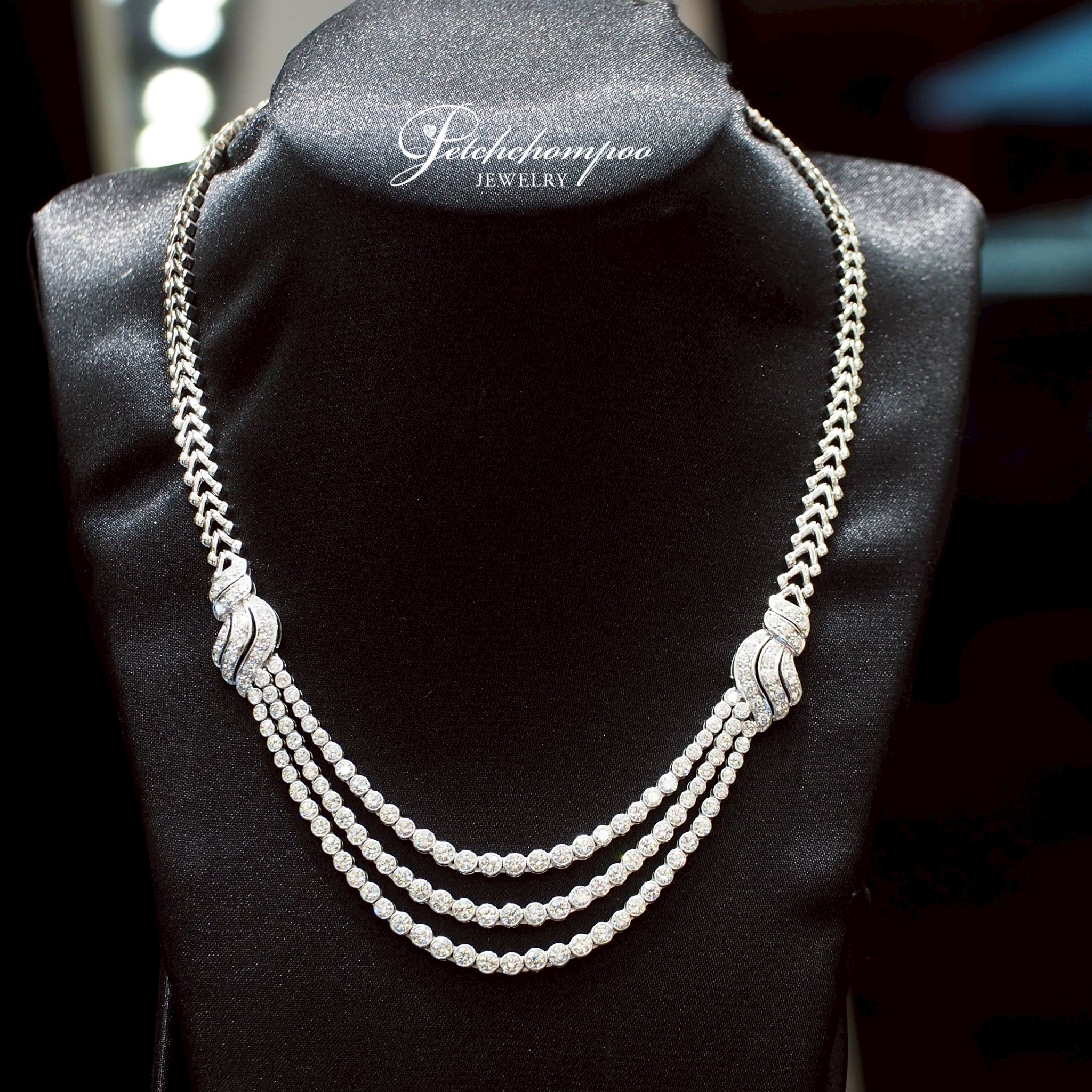 [28437] Trinity Cascade™ สร้อยเพชร 8.20 กะรัต สามชั้นหรูหราในลุคคลาสสิกอมตะ  339,000 