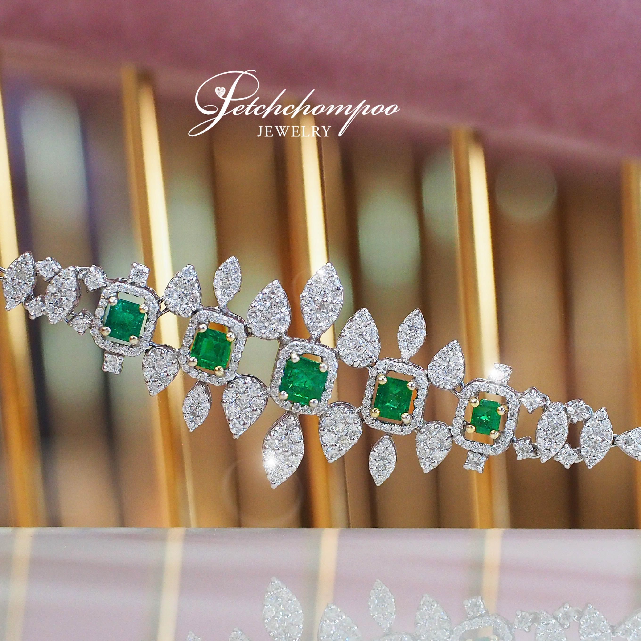 [022211] Columbia Emerald Bracelet with Diamonds  139,000 