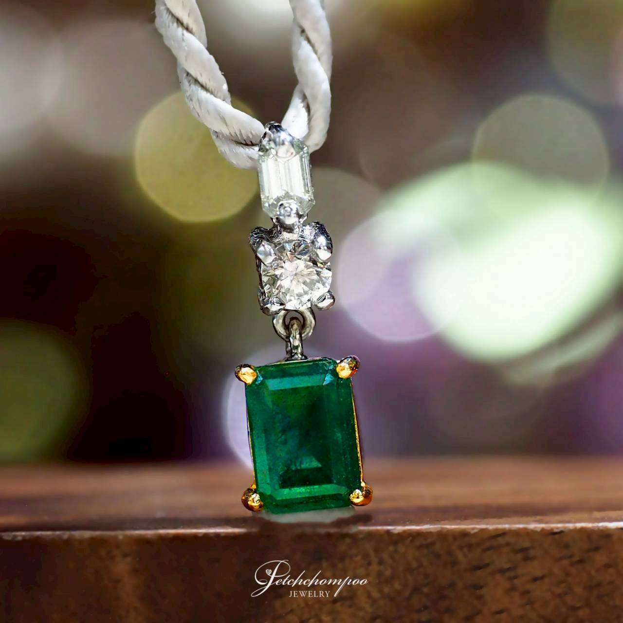 [30552] Emerald Minimal Trilogy™ — 1.00ct Emerald Pendant with Diamonds  25,000 