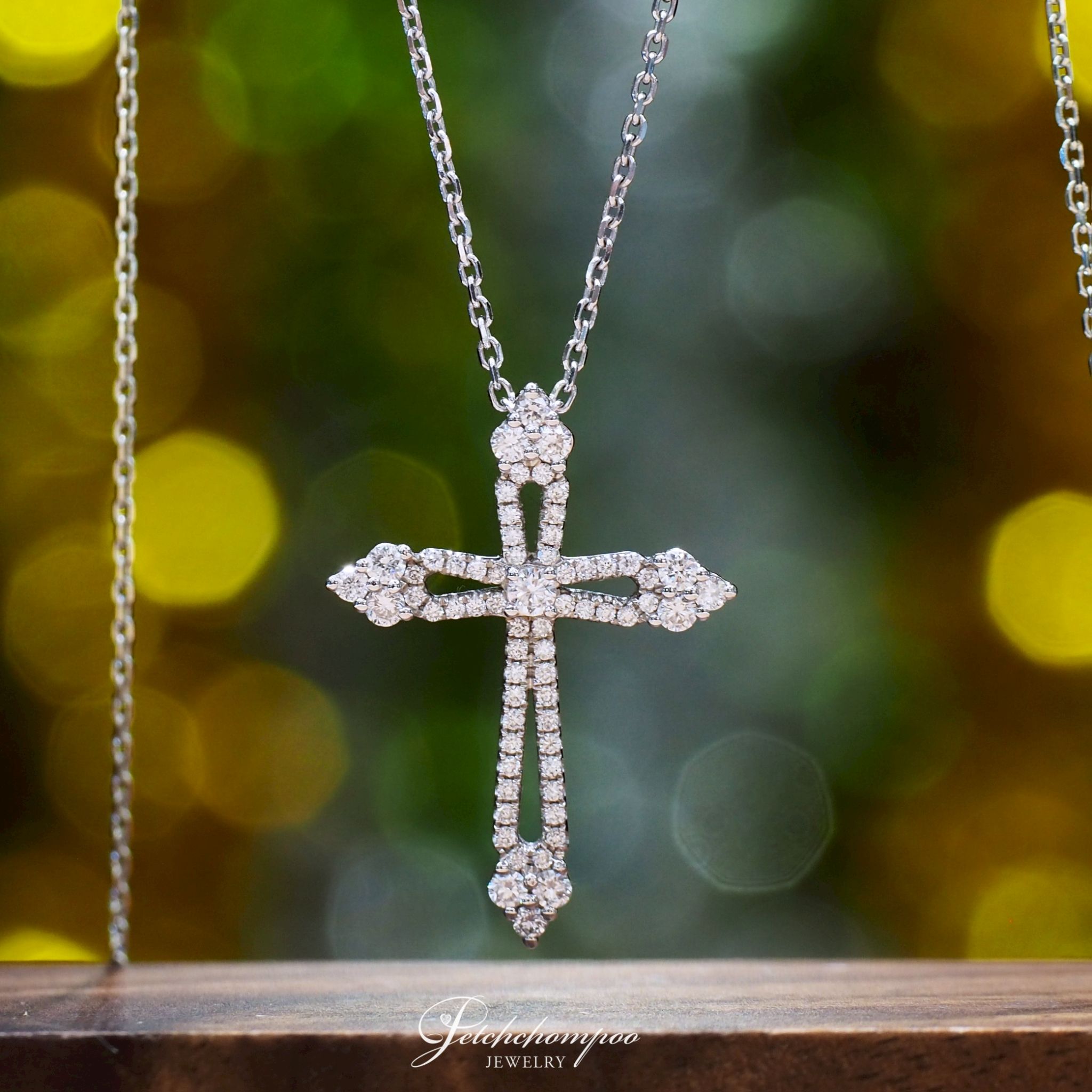 [26993] Cross pendant with 0.40 ct diamonds necklace  39,000 