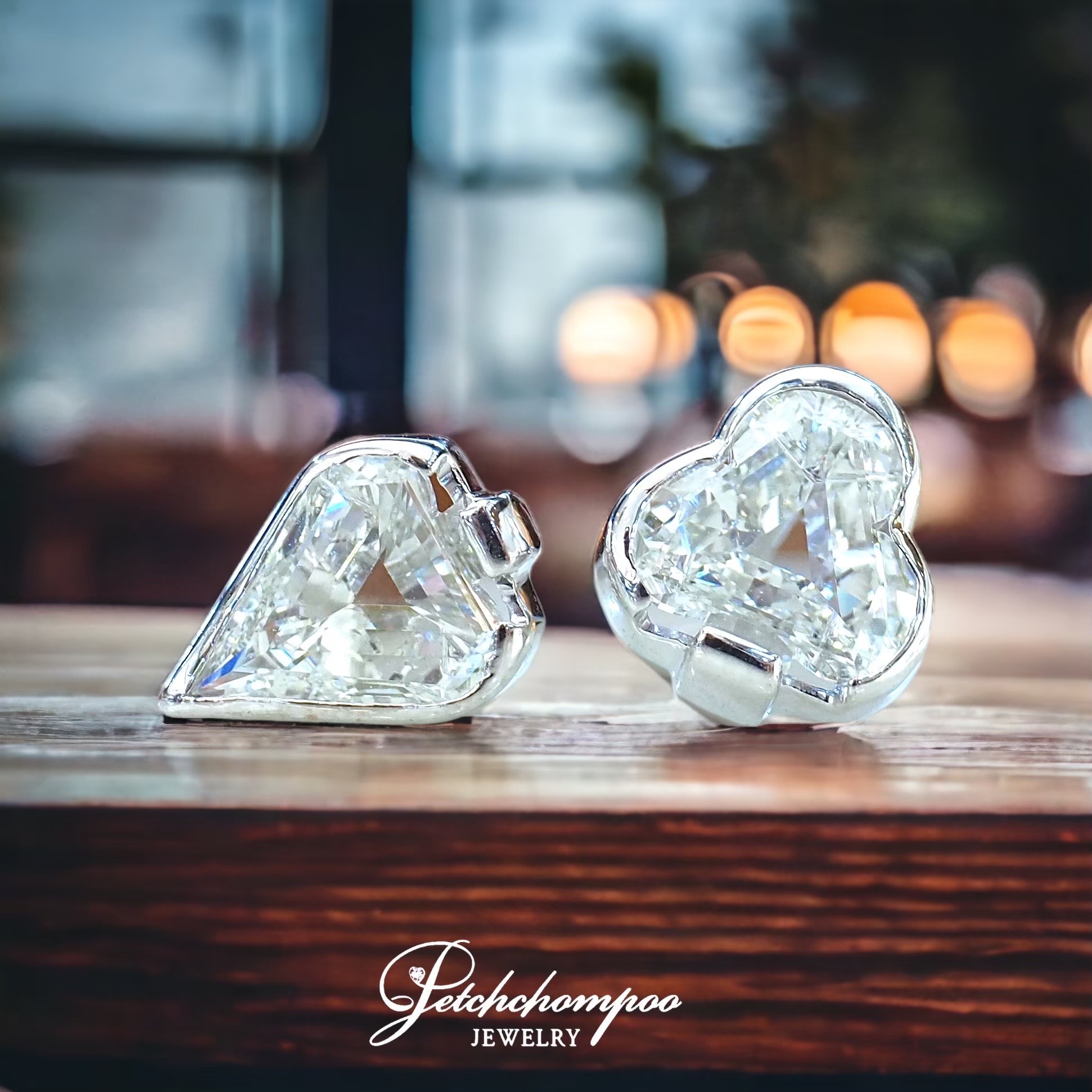 [27966] 1-carat each diamond earrings in the form of black spaghetti and clubs. Discount 199,000