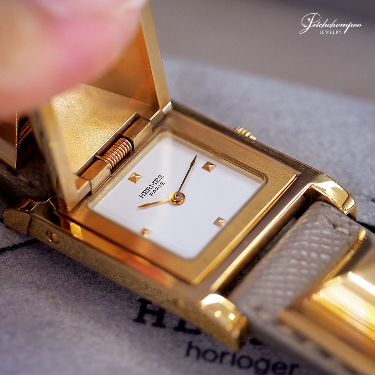 [31154] Hermes Médor หน้าปัดสีขาวสว่าง ตัวเรือน Gold Plated สวยใหม่เปล่งประกาย  18,500 