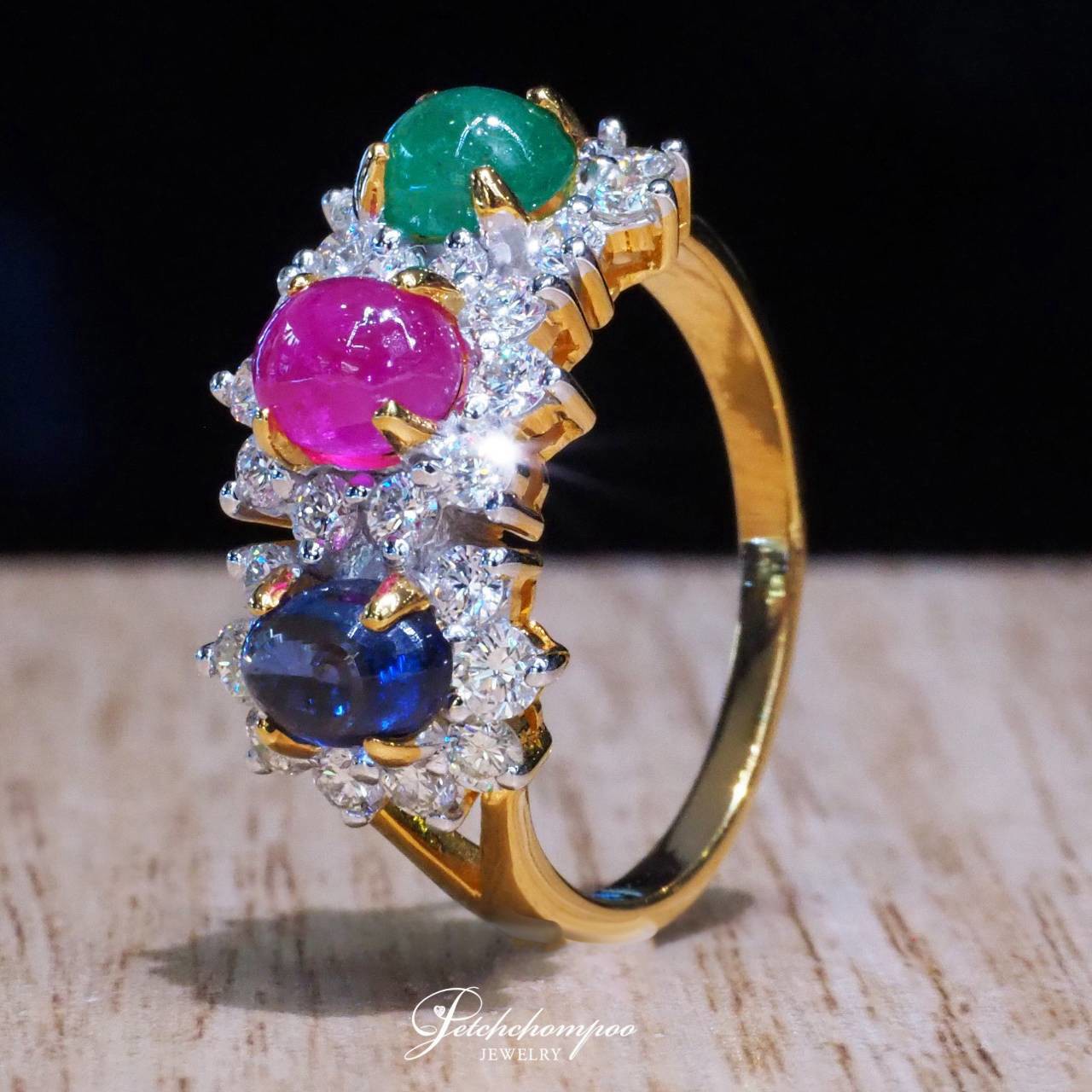 [31091] แหวนพลอย มรกต ทับทิม ไพลิน Trinity Harmony ล้อมเพชร 0.50 กะรัต  59,000 