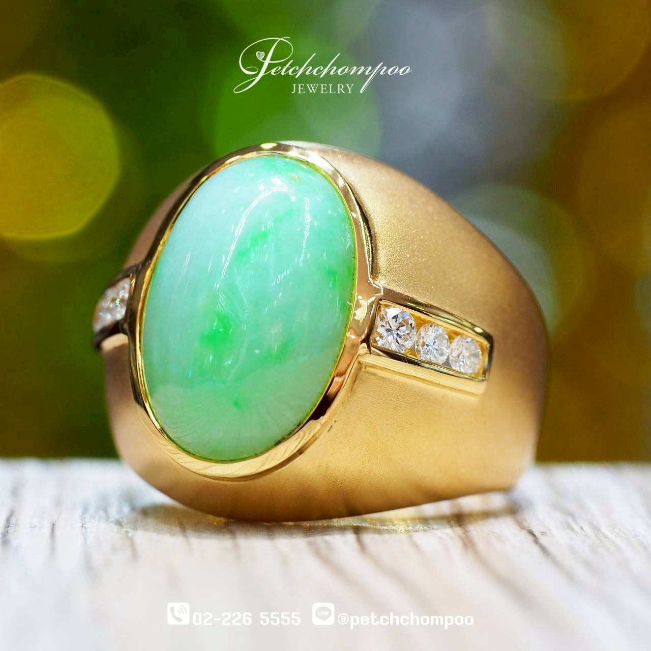 [30276] แหวนหยกพม่าธรรมชาติ Jade Empress™ ล้อมเพชร 0.34 กะรัต  89,000 