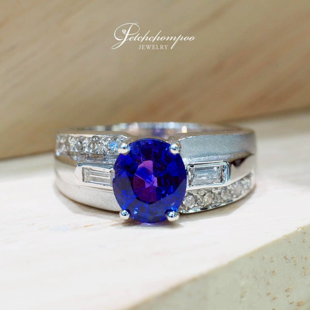 [30701] แหวนไพลิน Vivid Violetish-Blue Madagascar Vivid Azure Authority 1.56 กะรัต | GFCO  59,000 