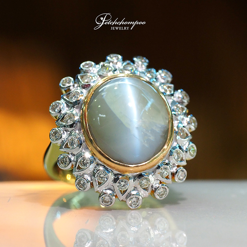 [28611] 8 carat cat's eye lapis ring surrounded by diamonds.  119,000 