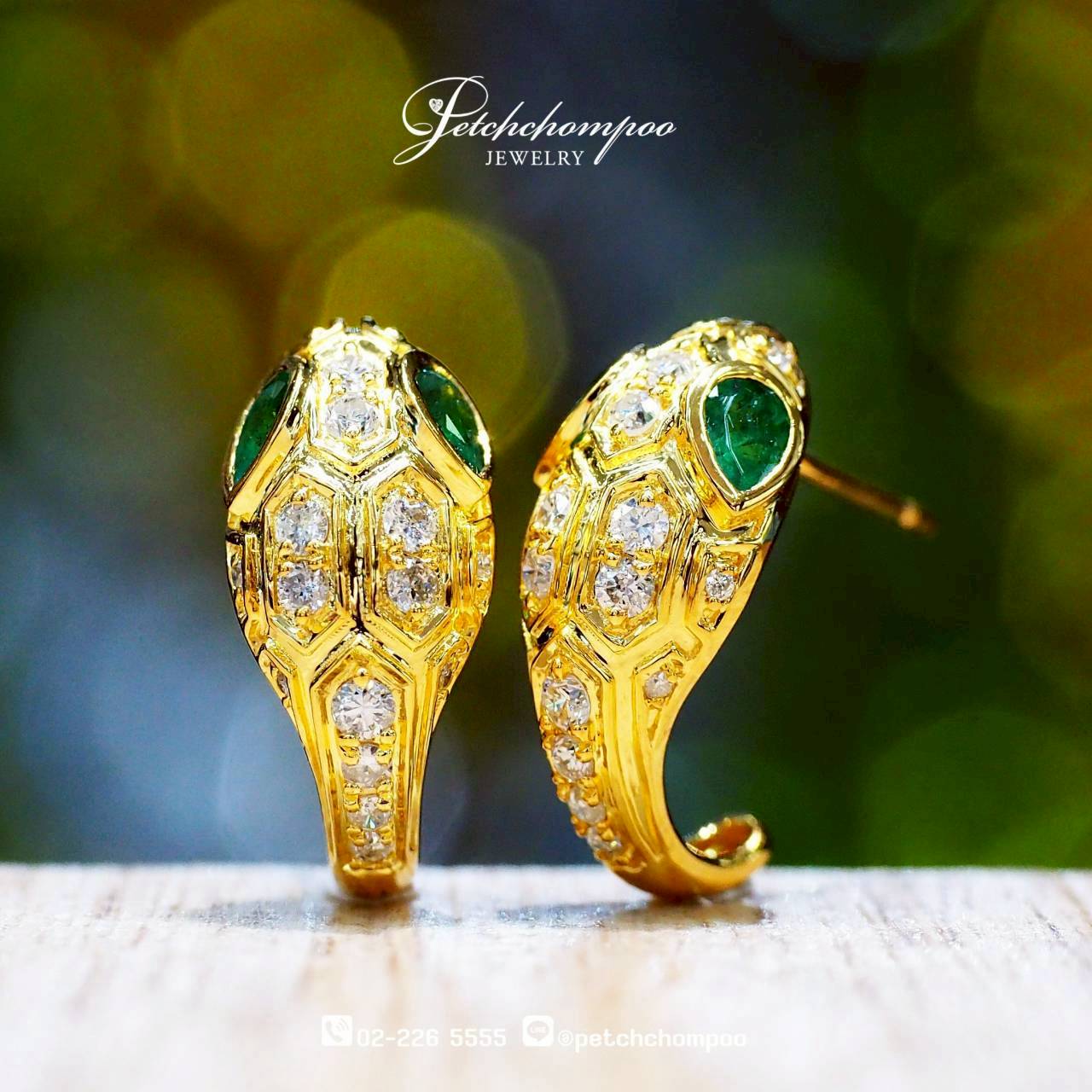 [30414] Serpent Émeraude™ emerald earrings with diamonds Discount 29,000