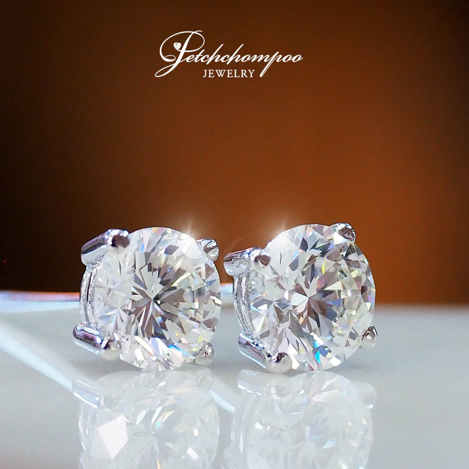 [27235] Diamond earrings each 1.5 carats, certificate HKD Discount 490,000