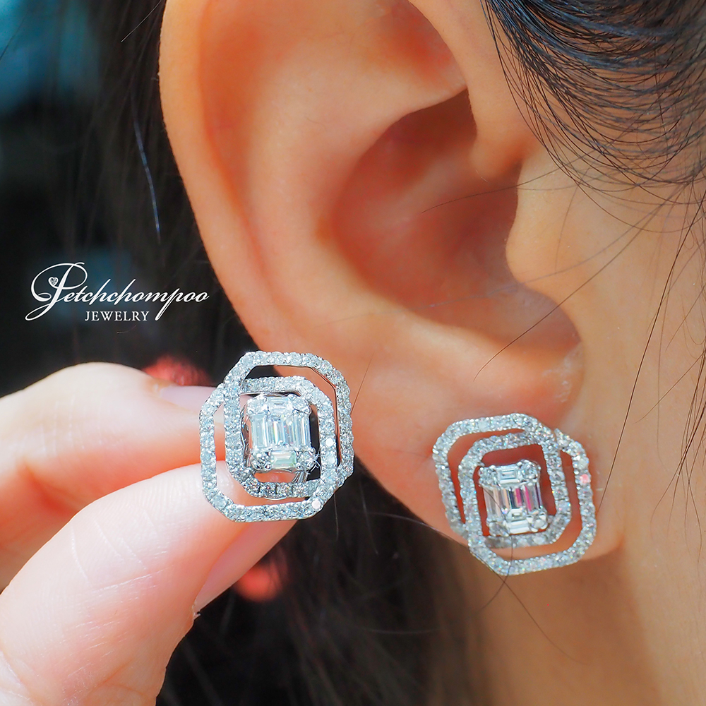 [30665] ต่างหูเพชรบาเก็ต Radiant Geometry ล้อมเพชรทรงเหลี่ยม  39,000 