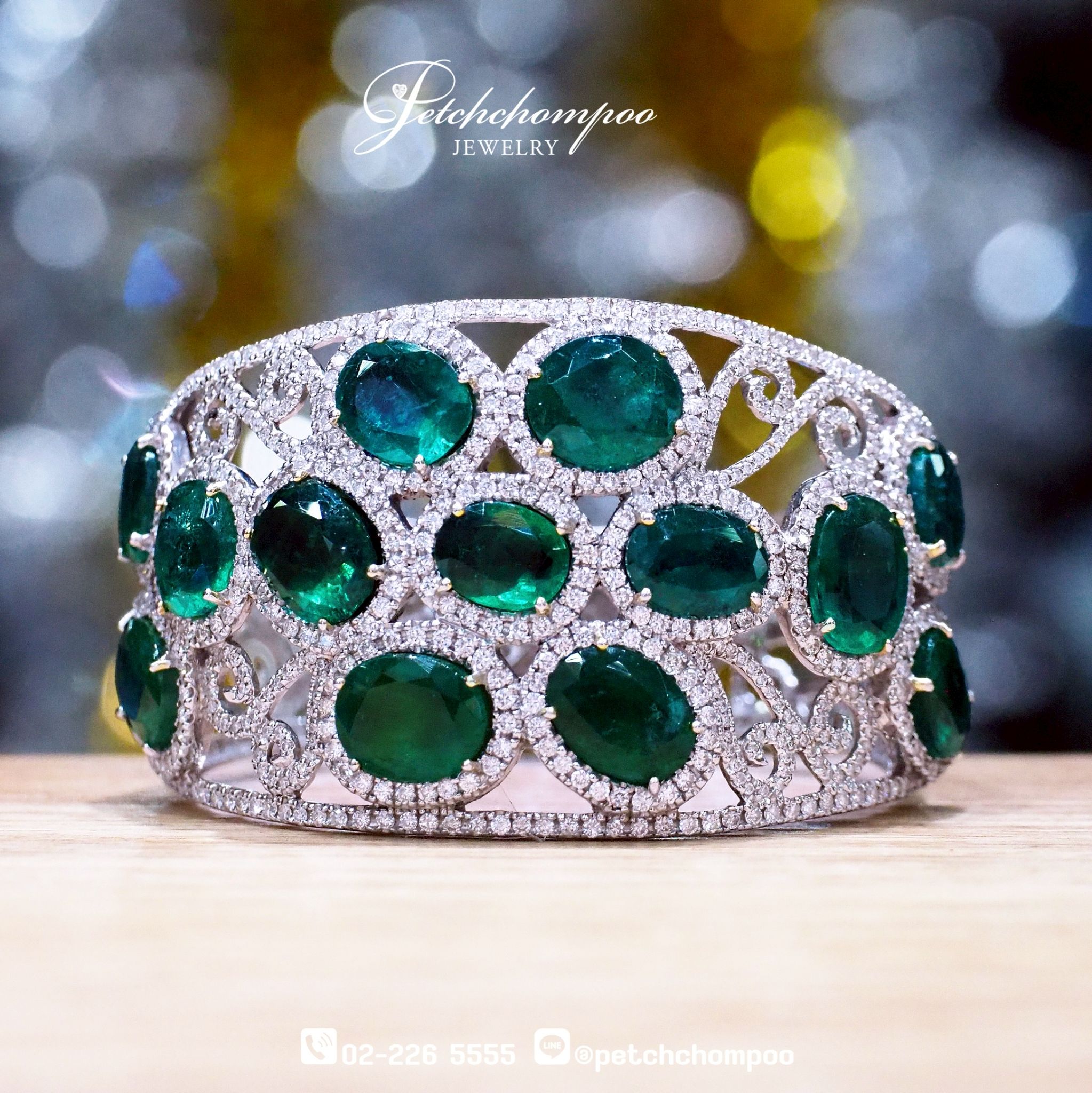 [023795] Zambia Emerald with diamond Bangle  690,000 
