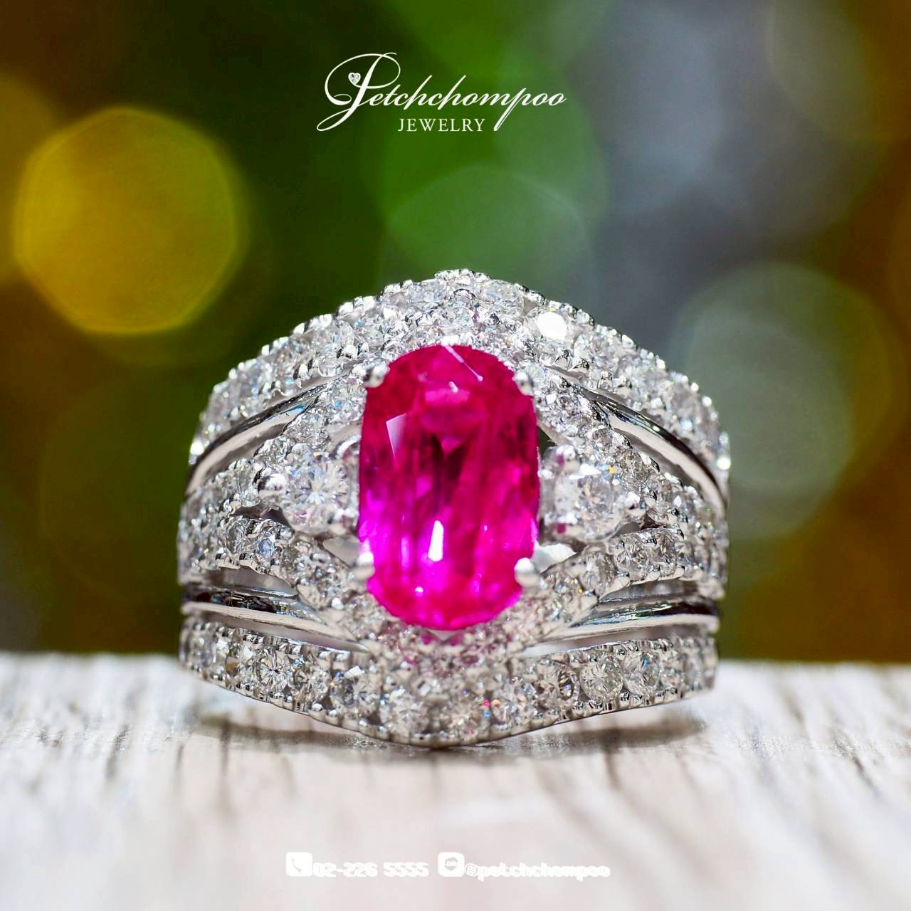 [30263] แหวนทับทิมพม่า Burmese Flameheart™ 2.65 กะรัต ล้อมเพชร | Emil  199,000 