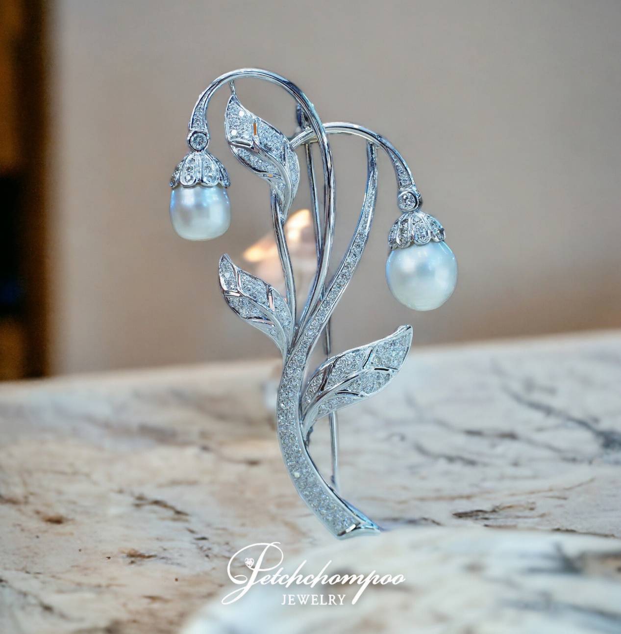 [29074] South sea pearl and diamond brooch  159,000 