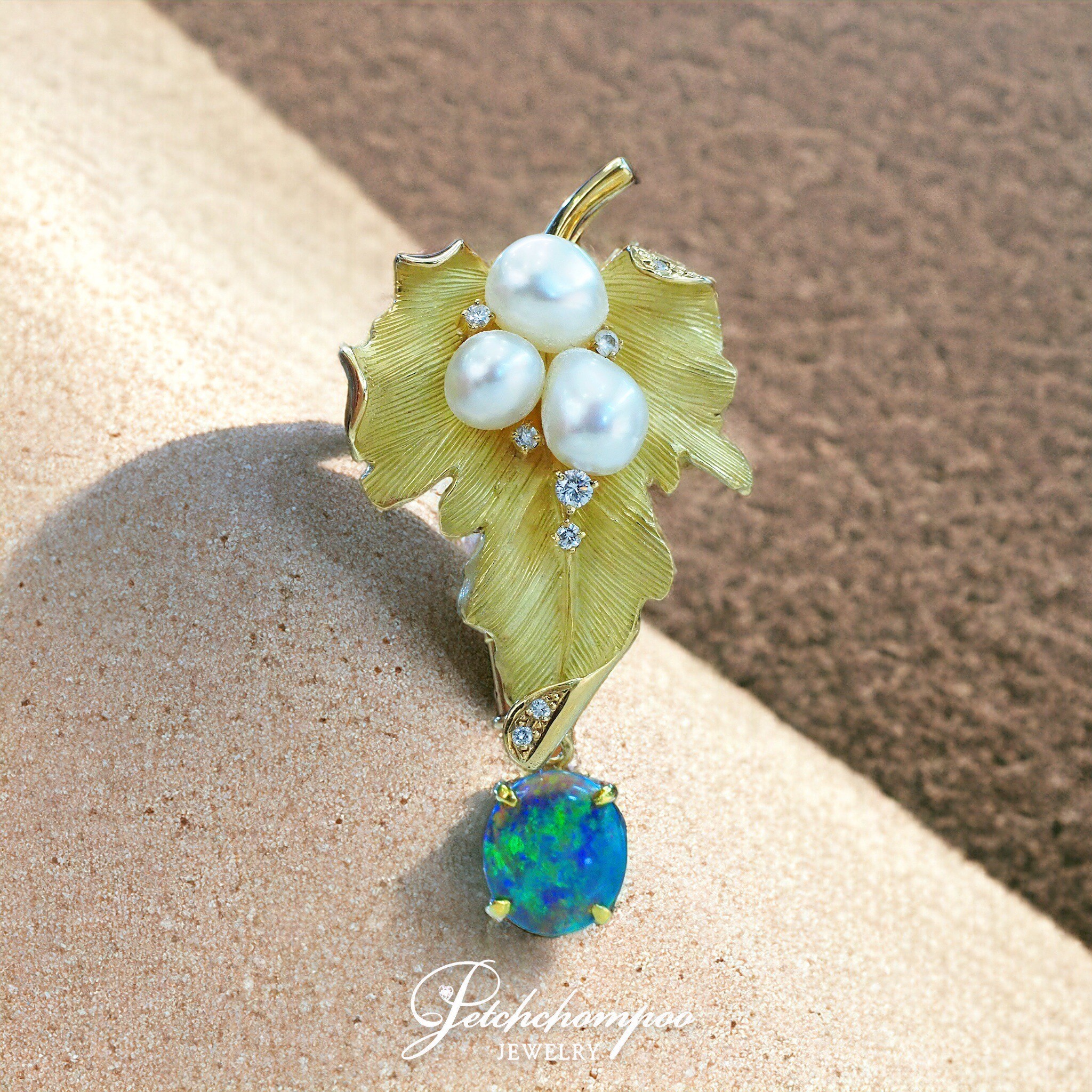 [28803] Black Opal and  Akoya pearl with diamond brooch  59,000 