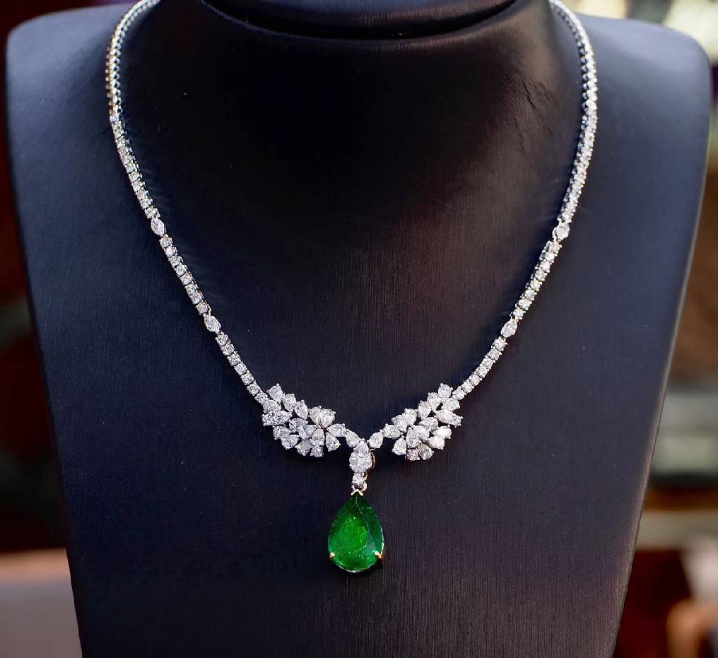 [023848] Emerald & Diamond Necklace  299,000 
