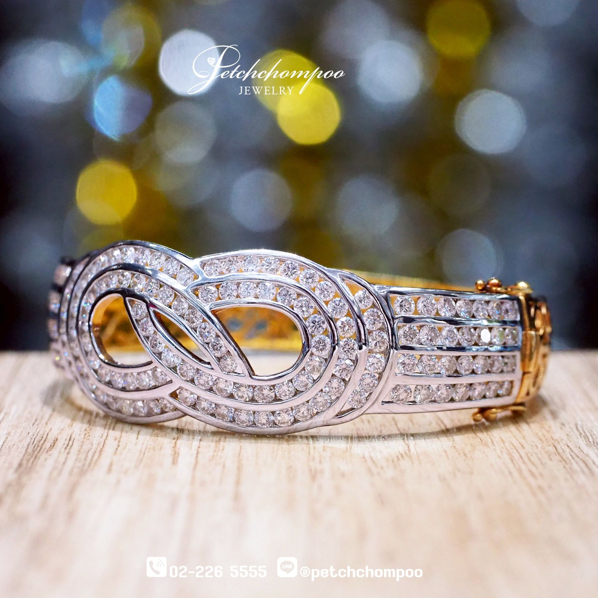 [021167] “Infinity Brilliance™” Diamond Bangle – 8.96 ct (148 pcs) Infinity Wide Design  399,000 