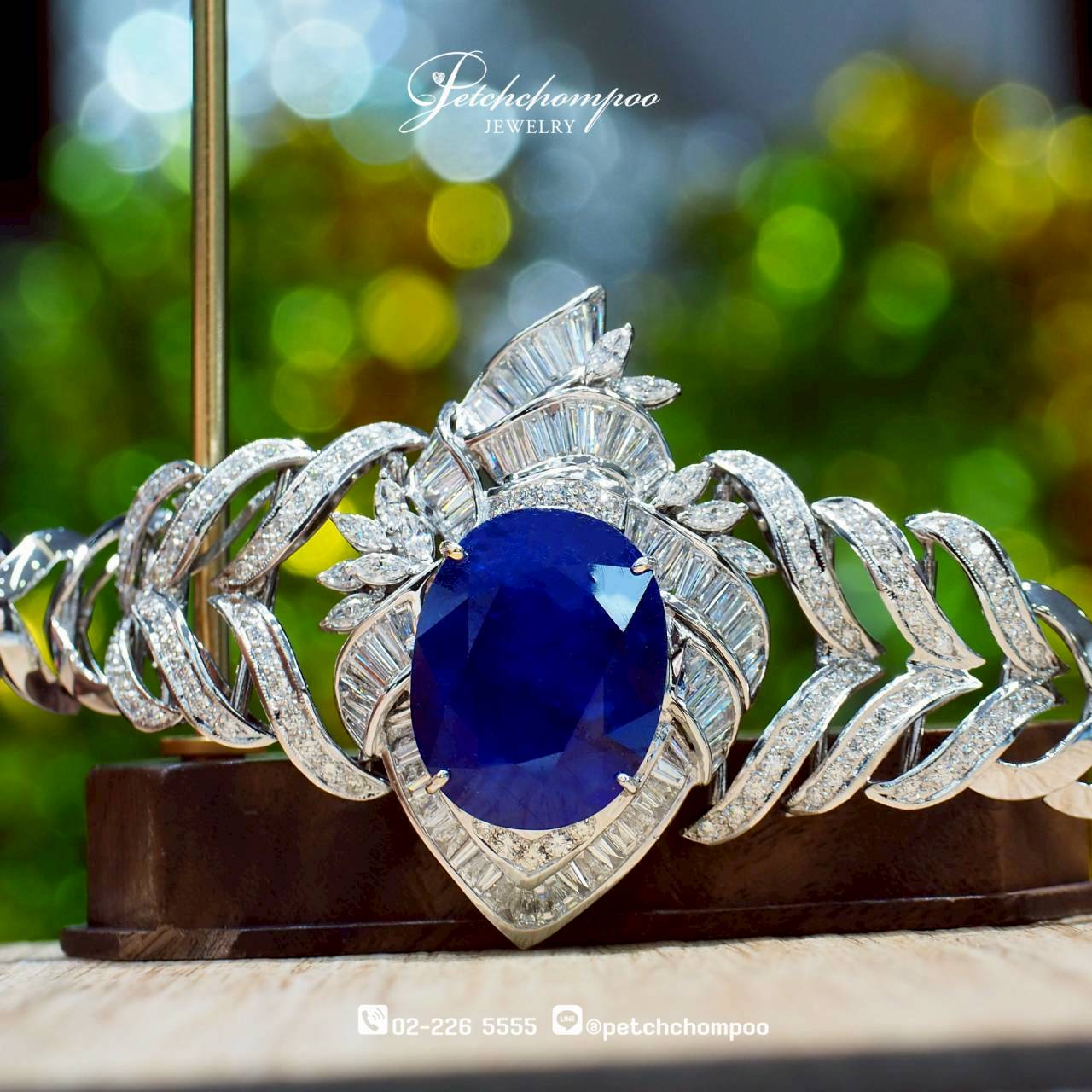 [30371] สร้อยข้อมือไพลิน Majestic Azure™ 30 กะรัต ล้อมเพชร  490,000 