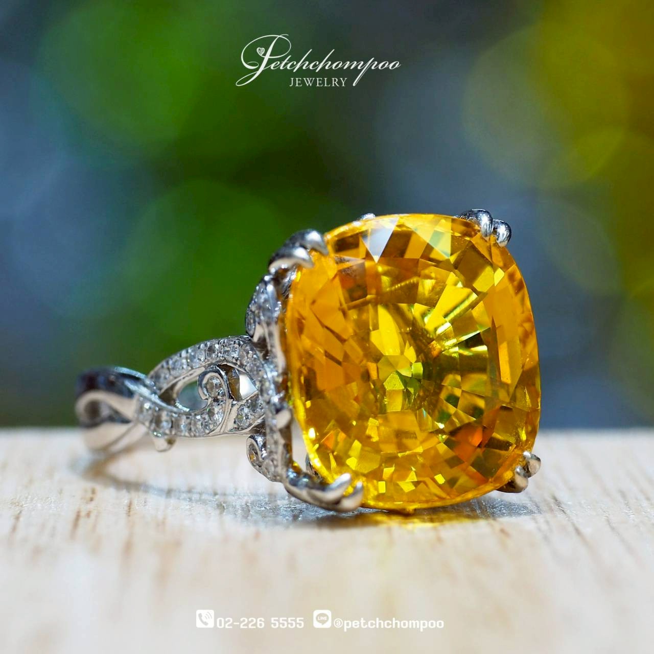 [30249] แหวนบุษราคัมสยาม Royal Sunrise™ 12.24 กะรัต ประดับเพชร  169,000 