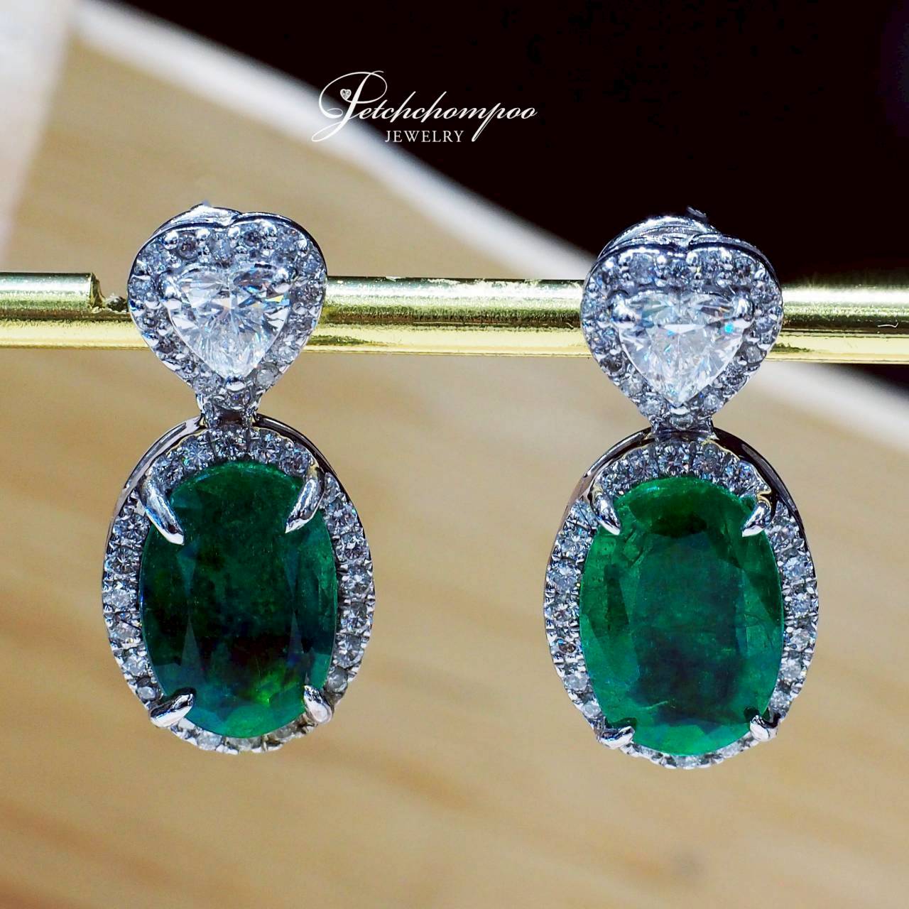 [30801] ต่างหูมรกตแซมเบีย Emerald Royale Drop รวม 4.91 กะรัต ล้อมเพชร  129,000 