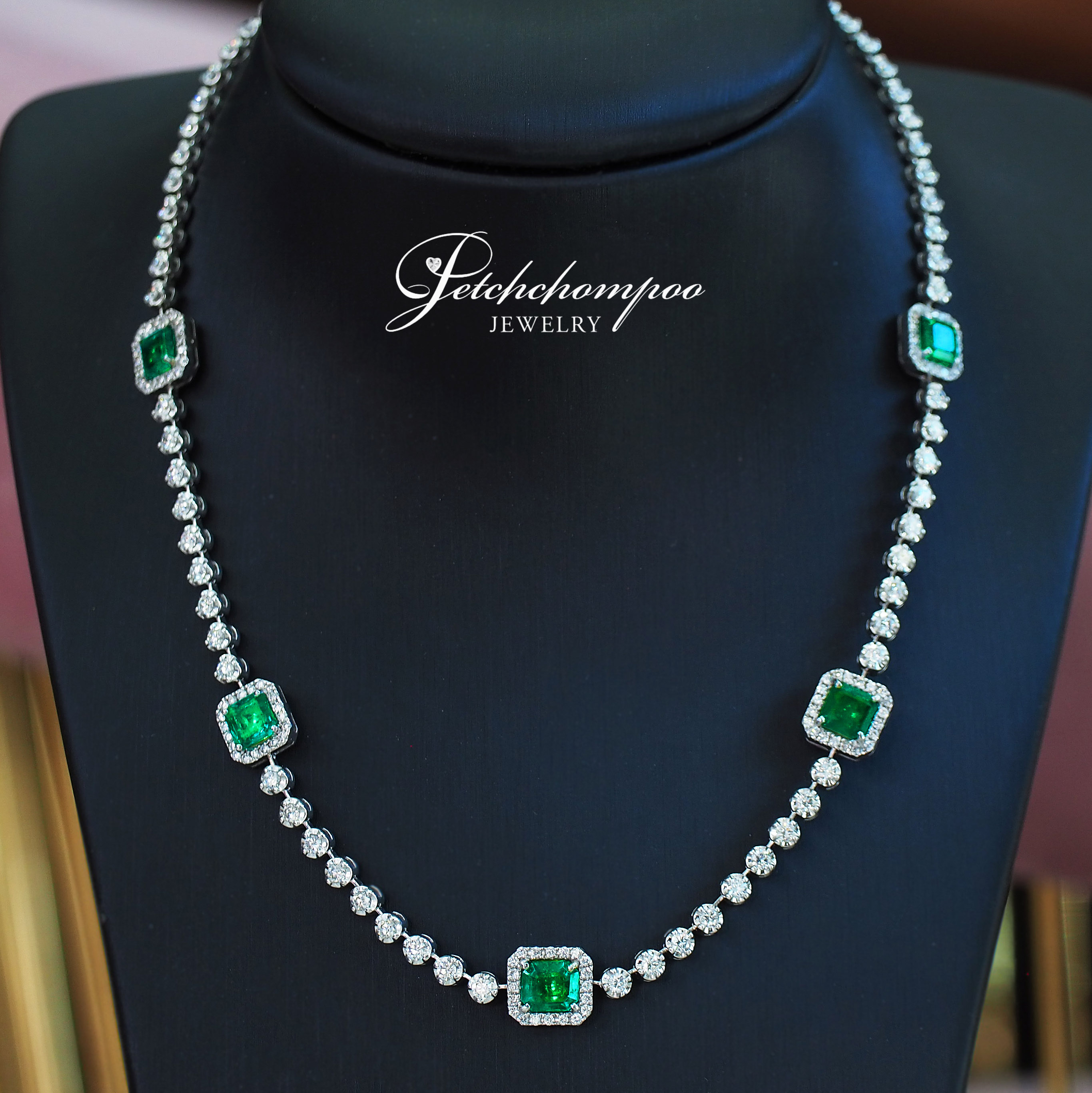 [26547] Co lum bia emerald and diamond necklace  299,000 