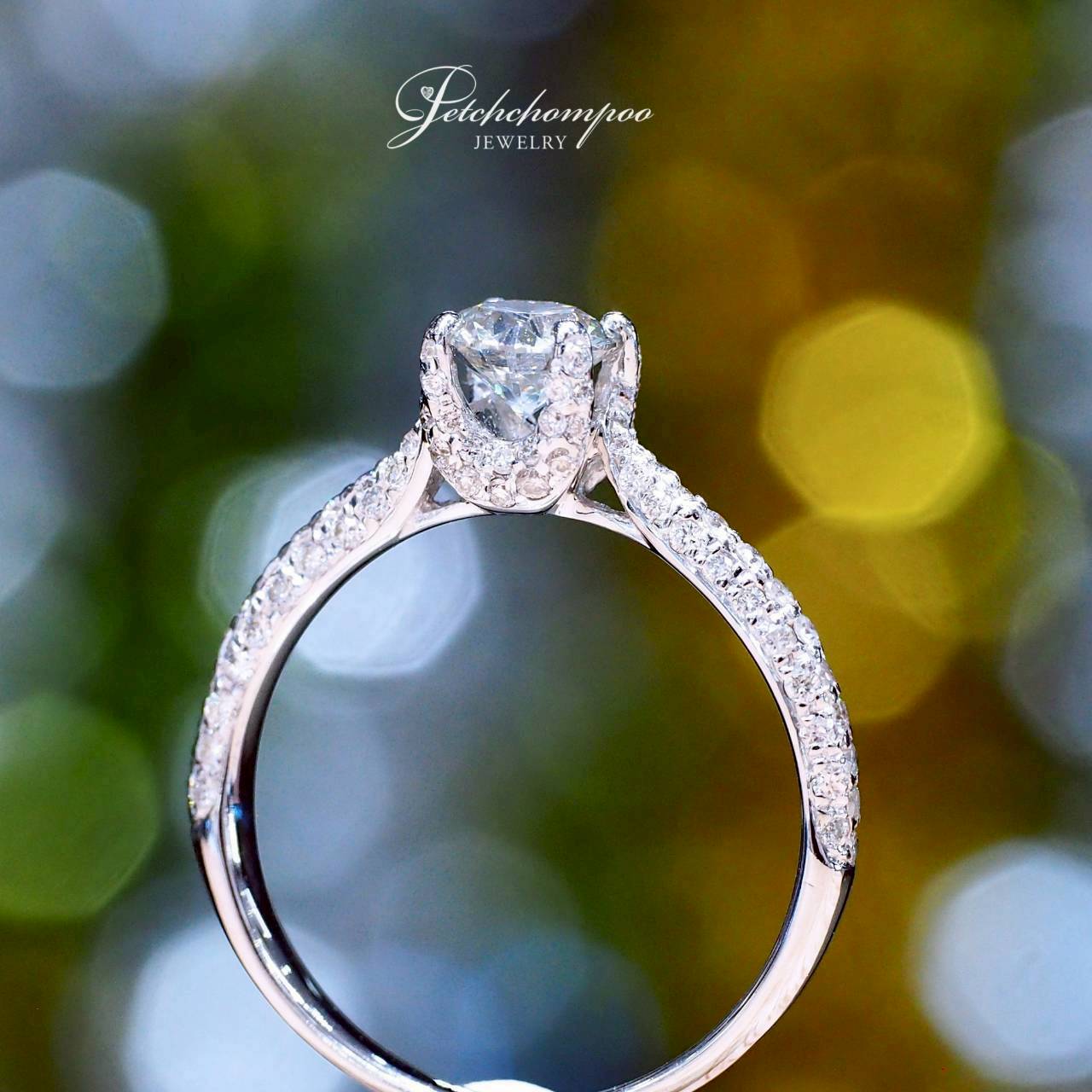 [25834] แหวนเพชรเม็ดกลาง Radiant Crown Halo™ 0.60 กะรัต ล้อมเพชร  49,000 