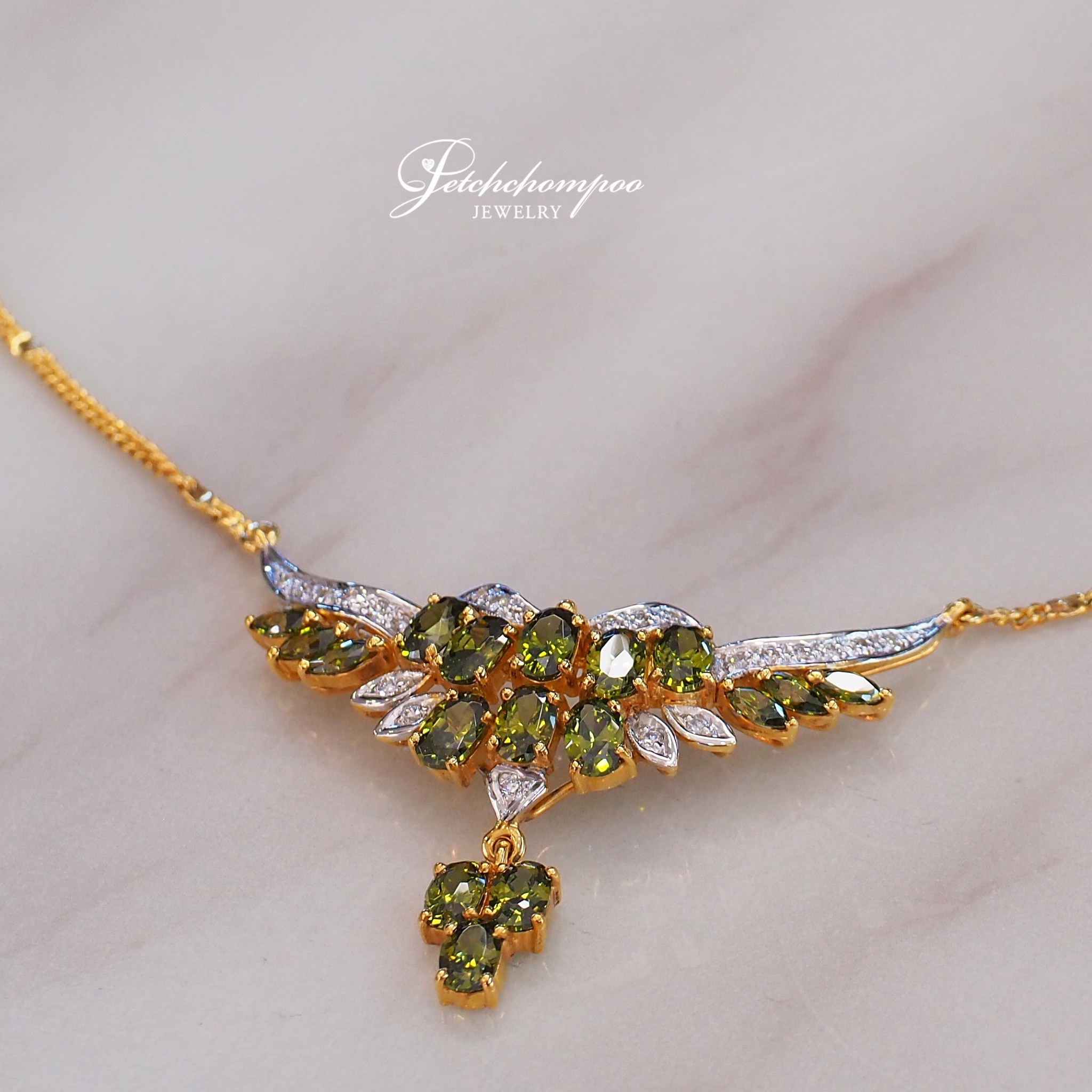 [28908] Green poridot with diamond necklace  79,000 