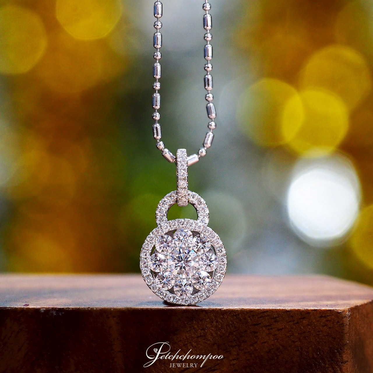 [30493] Radiant Halo Spark™™ — Double-Halo Diamond Pendant  39,000 