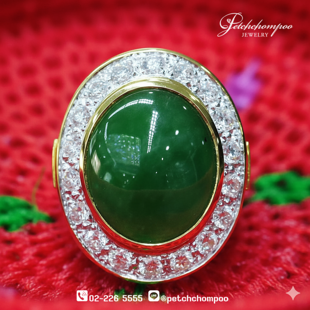 [002385] แหวนหยกพม่าเม็ดใหญ่ 20 กะรัตล้อมเพชร ลดราคาเหลือ 399,000
