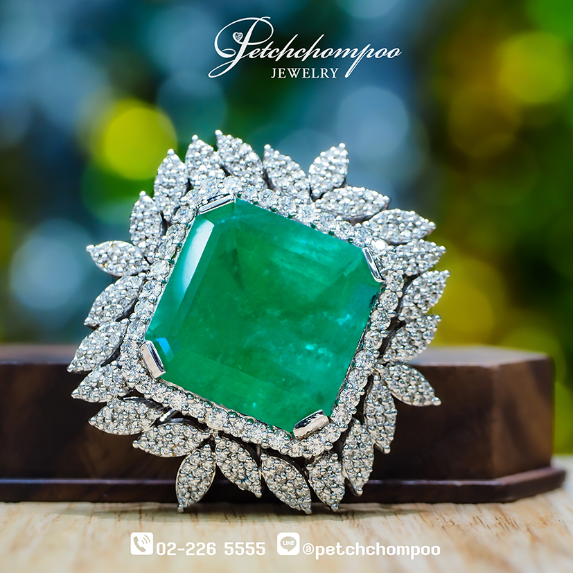 [024204] “Majestic Verde™” – จี้/เข็มกลัดมรกตโคลอมเบียขนาดใหญ่พิเศษ 39.43 กะรัต ลดราคาเหลือ 2,590,000