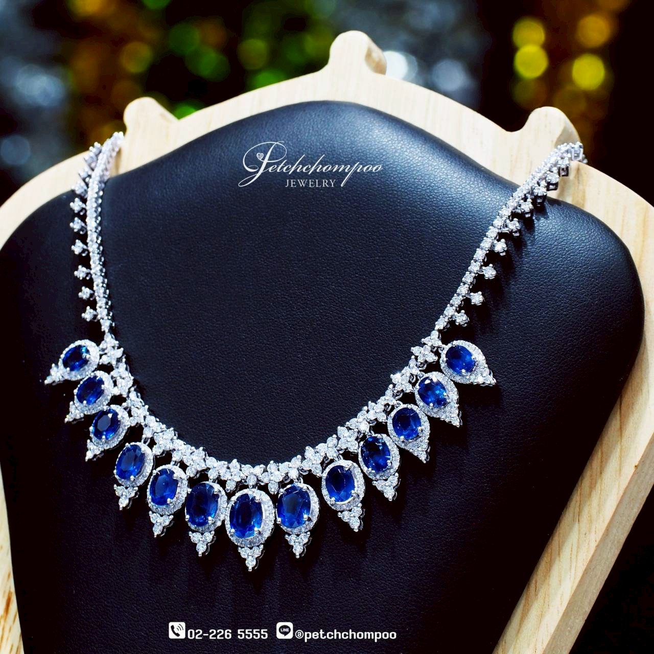 [30293] สร้อยคอไพลินสยาม Sapphire Crown Radiance™ 13.56 กะรัต ล้อมเพชรสุดหรู  289,000 