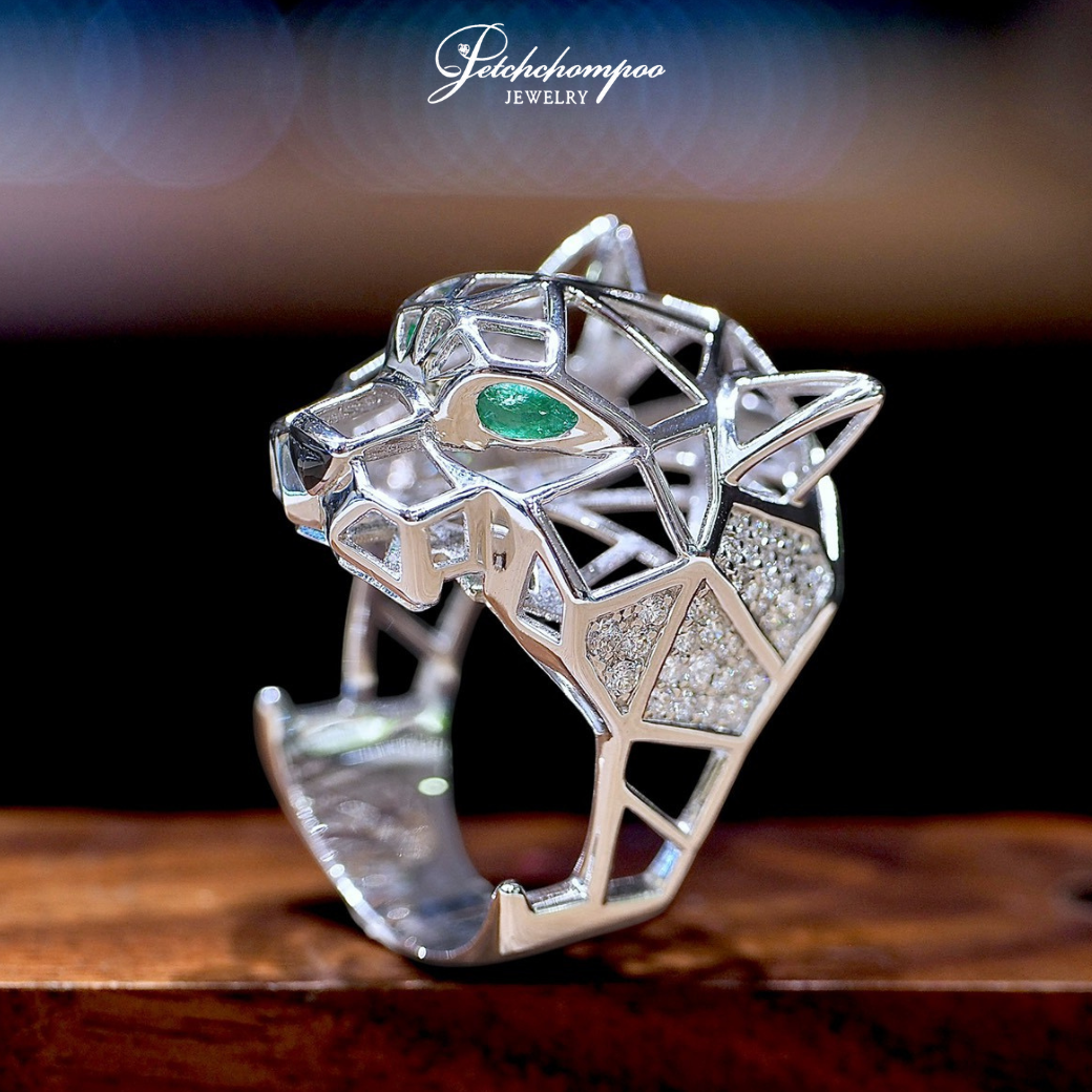 [022909] แหวน Panther Spirit™ ประดับเพชรและมรกต  89,000 