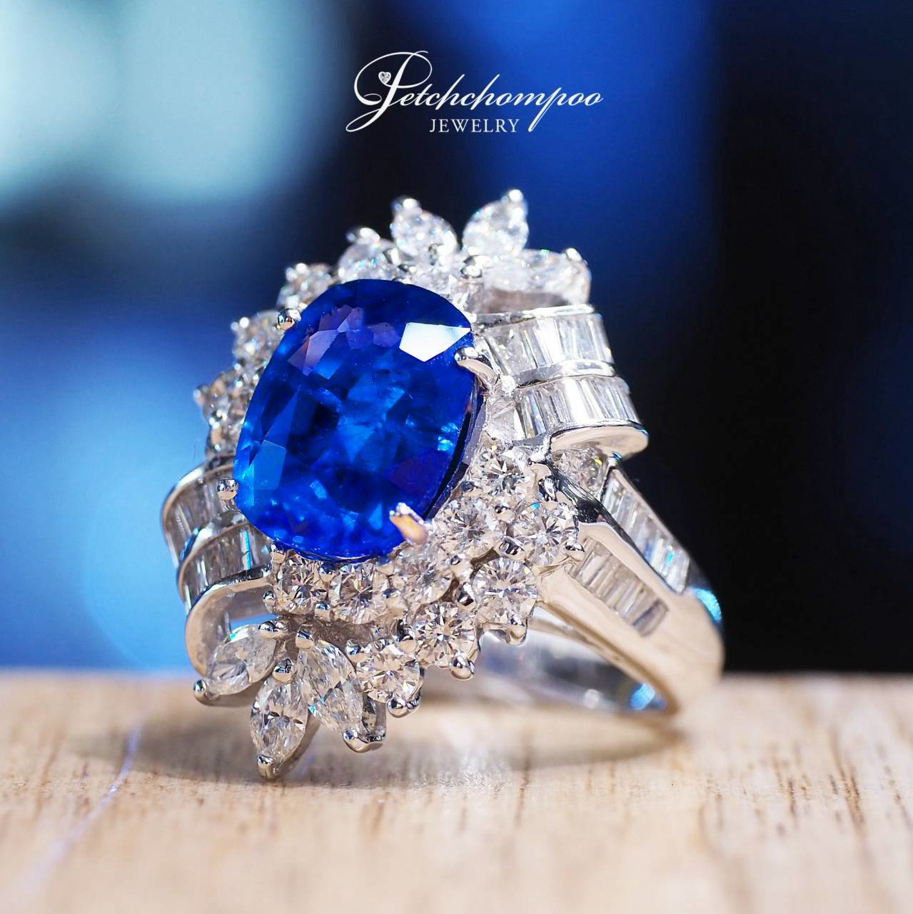 [31041] แหวนไพลินศรีลังกา Royal Blue 4.53 กะรัต ล้อมเพชร โดดเด่นมีมิติ | GFCO  179,000 