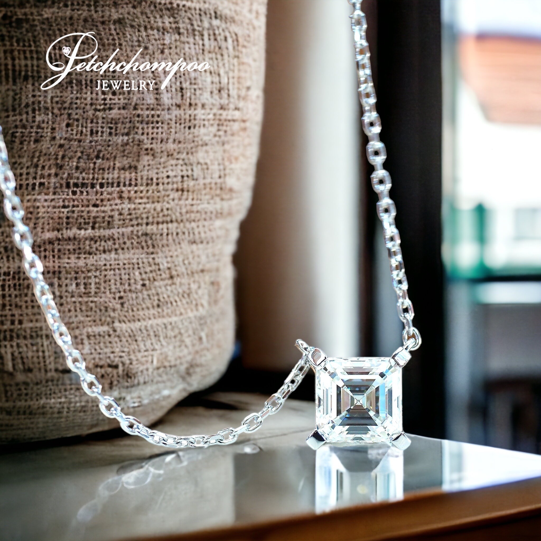 [27739] Necklace with a 2-carat HRD Archer-cut diamond pendant. Discount 450,000
