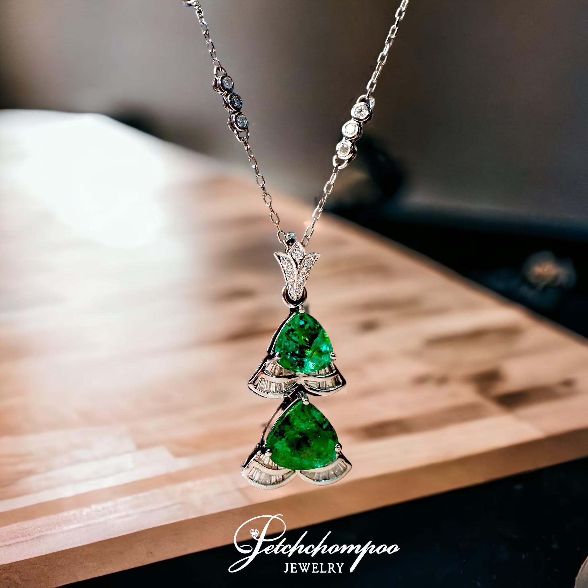 [015764] สร้อยคอมรกต โค ลัม เบีย ฝังเพชร ลดราคาเหลือ 75,500
