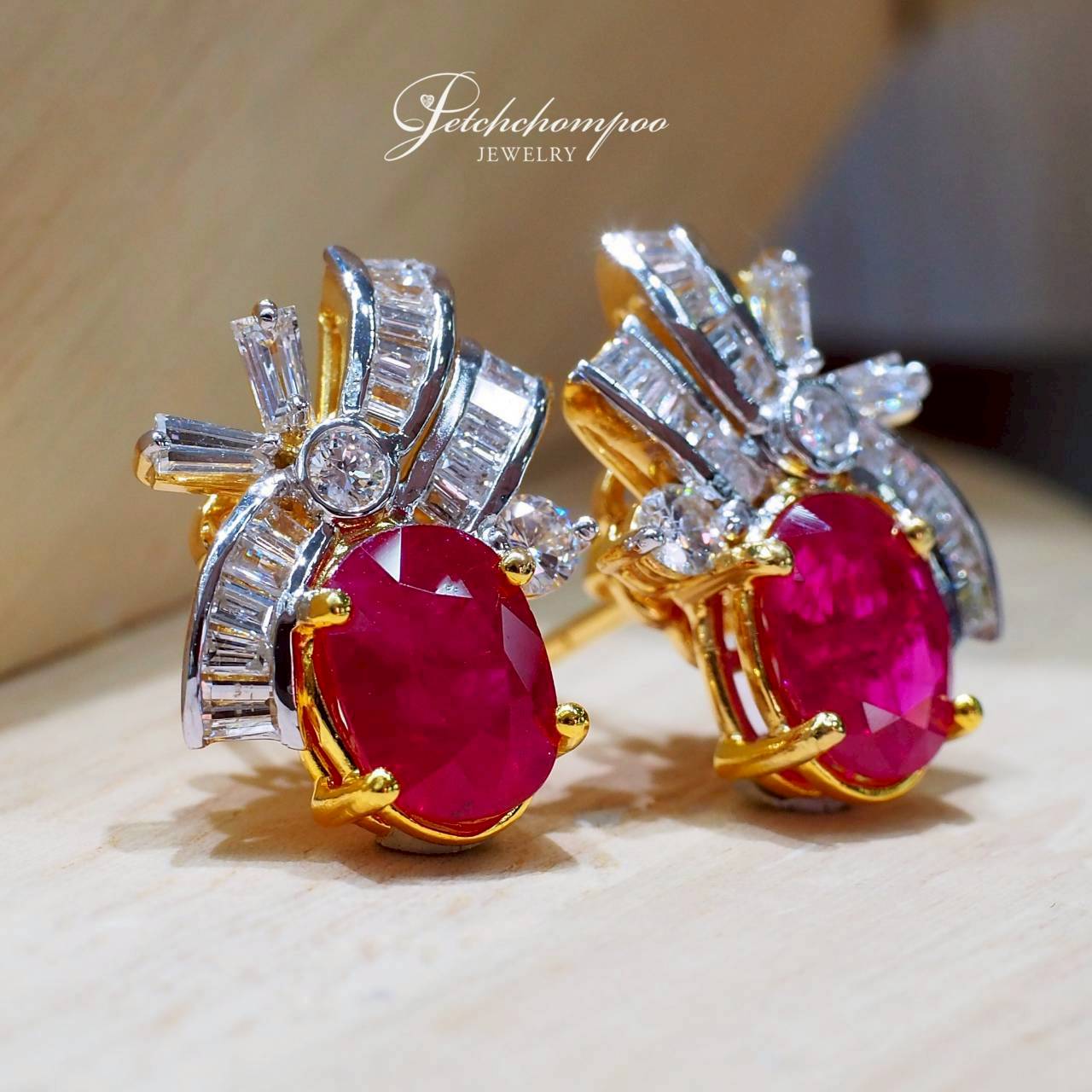 [30694] Imperial Ruby Radiance Burmese Ruby & Baguette Diamond Earrings / Emil  129,000 