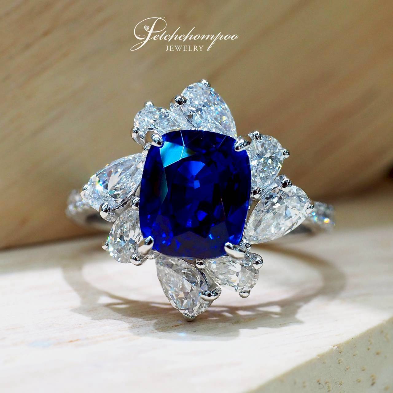 [30707] แหวนไพลินศรีลังกา Vivid Blue Celestial Vivid Blue 4.09 กะรัต | AIGS  399,000 