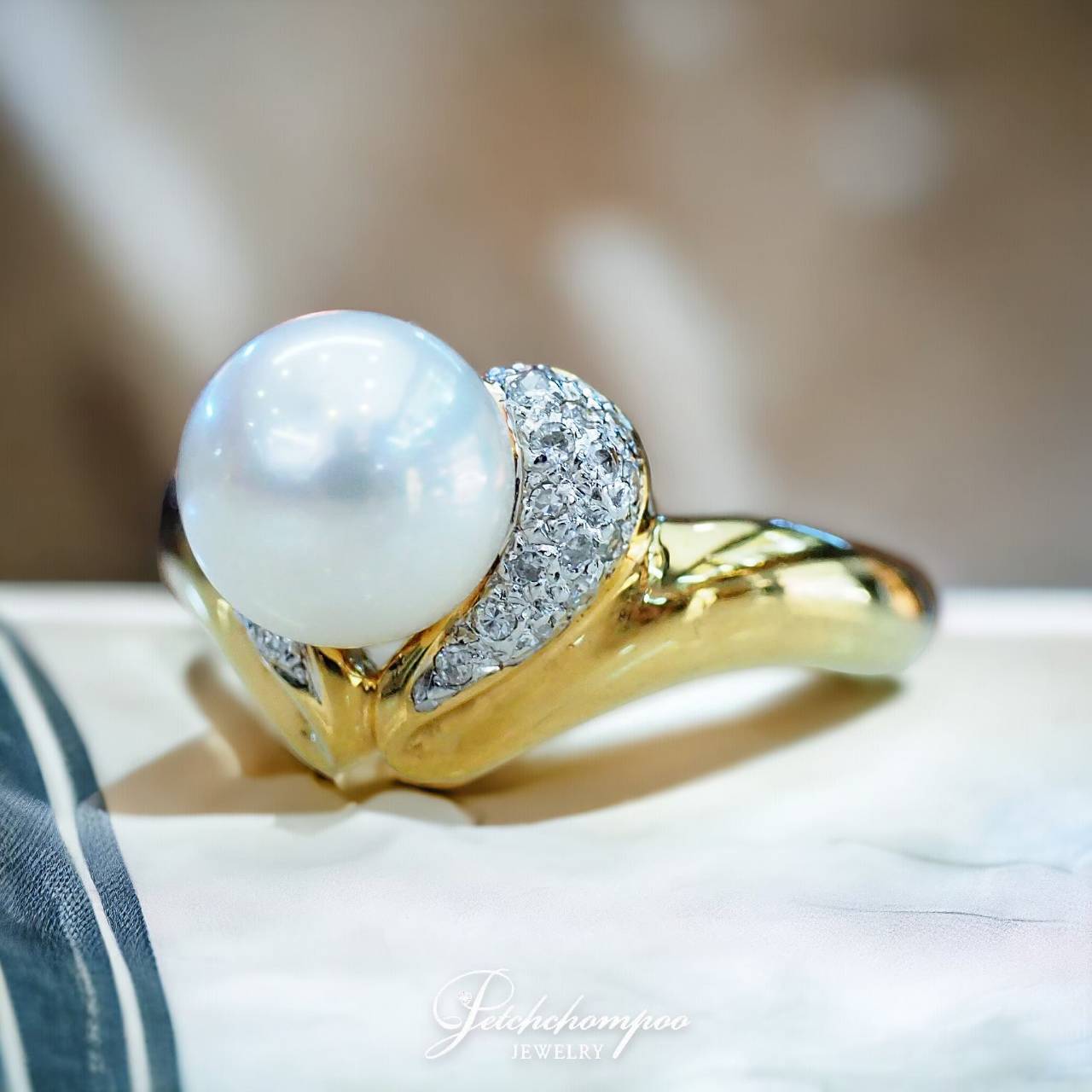 [29096] Pearl ring with diamonds  19,000 