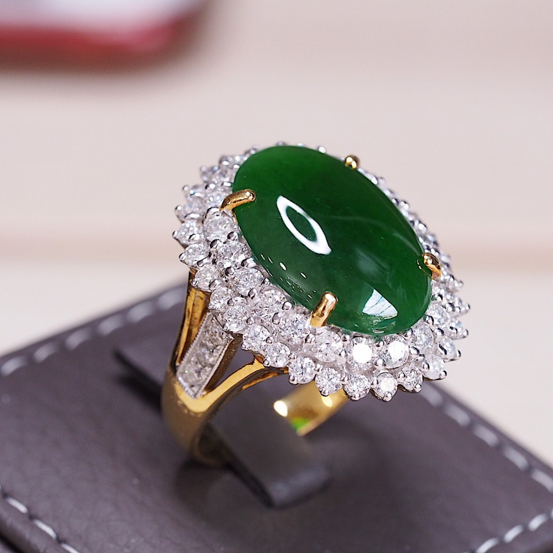 [016231] แหวนหยกพม่า Type A ล้อมเพชรสองชั้น Discount 359,000