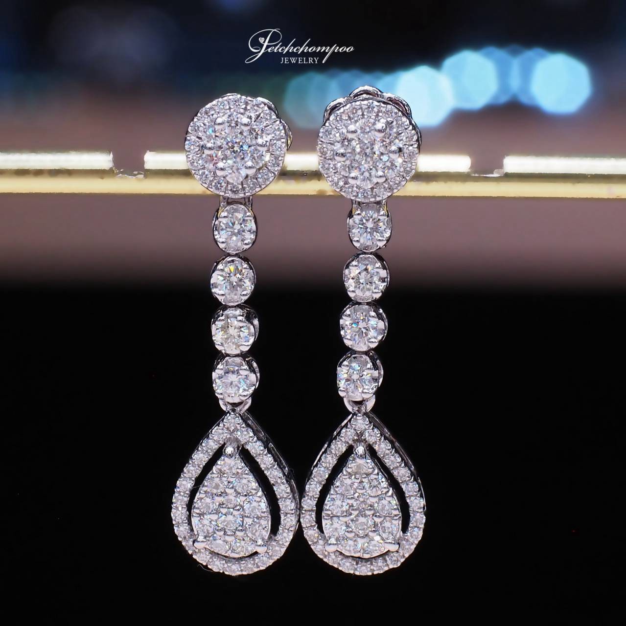 [31116] ต่างหูเพชรระย้า Grand Pear ดีไซน์หยดน้ำล้อมพรีเมียม เปล่งประกายหรูหราออกงาน  79,000 