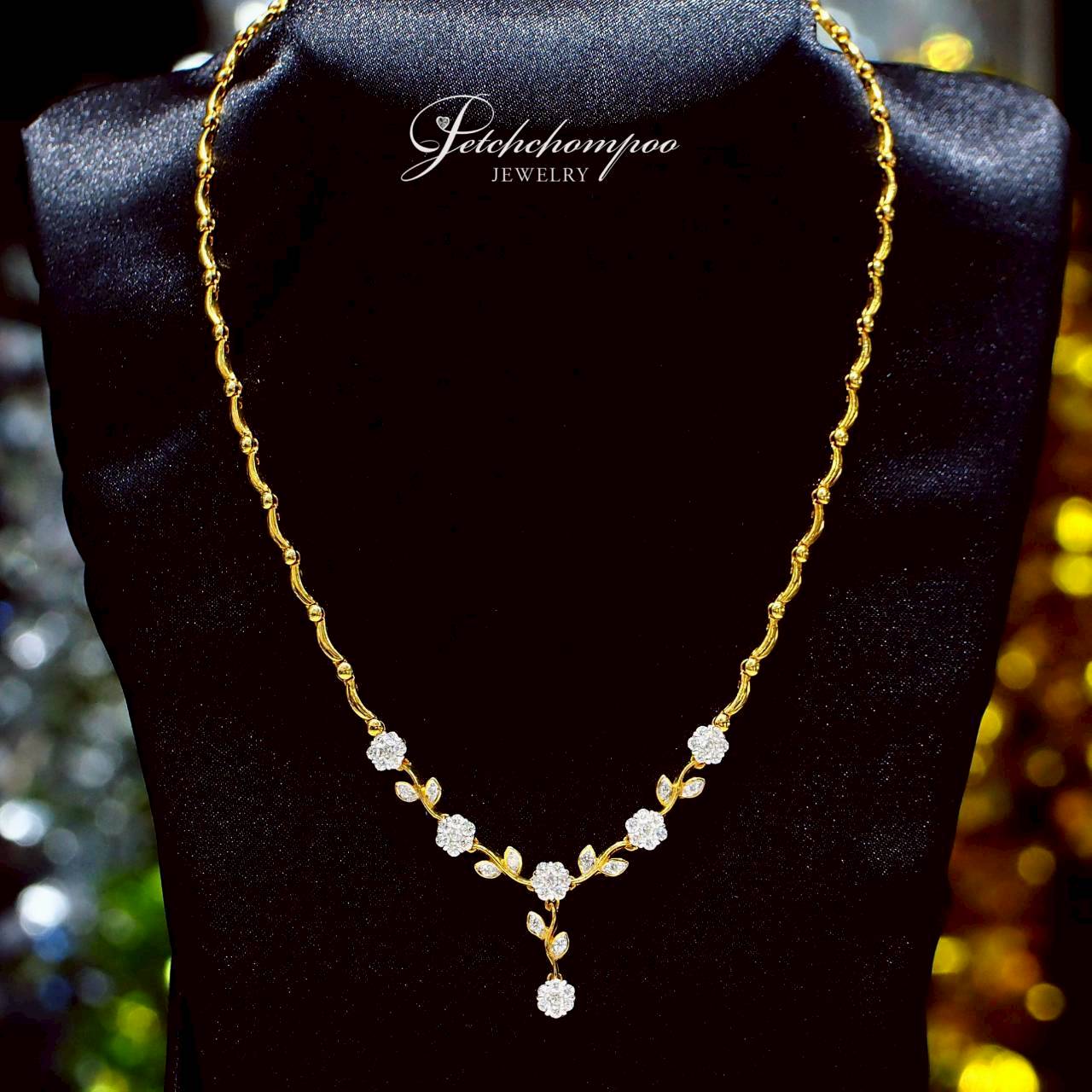 [30486] Blossom Elegance™ Floral Diamond Necklace  139,000 