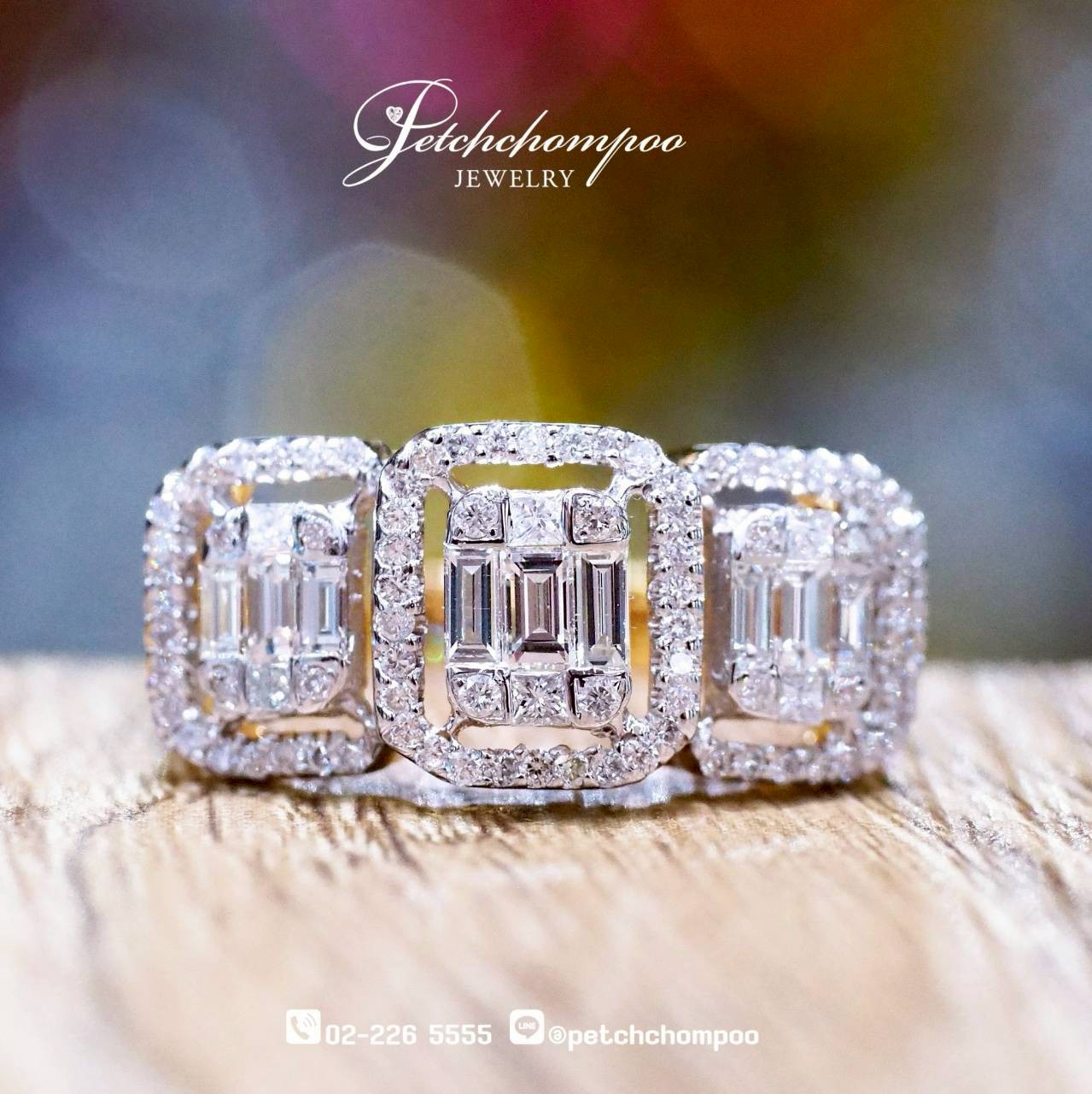 [30033] Emerald Mosaic™ 0.72 carat Baguette & Round Diamond Ring  39,000 