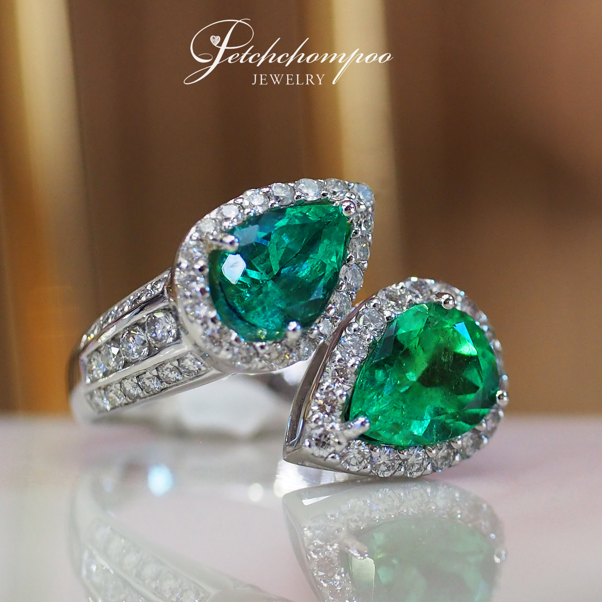 [26904] Emerald Colombia ring with diamonds  99,000 